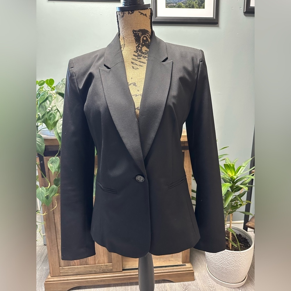 Halogen Women’s Black Blazer. Size 8.